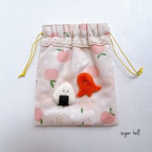 おにぎりとウインナーの羊毛フェルトのバネ口ポーチ