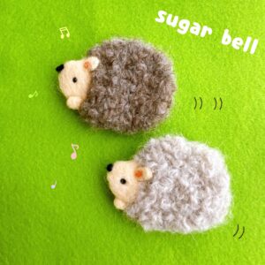 羊毛フェルトのハリネズミのブローチ