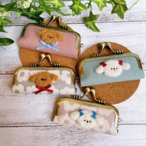 ハンドメイドの羊毛フェルトのトイプードル がま口印鑑ケース