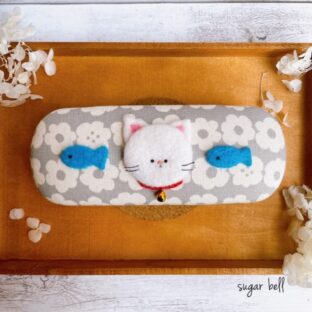 白ねことおさかなのメガネケース