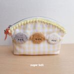 犬の羊毛フェルトモチーフが付いたポーチ
